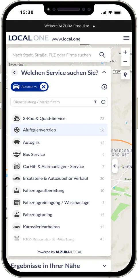 Smartfon wyświetla pasek wyszukiwania, filtr dla wybranej branży z kroku 1, pasek wyszukiwania usług i marek oraz listę usług, które zostały przefiltrowane zgodnie z wybraną branżą.